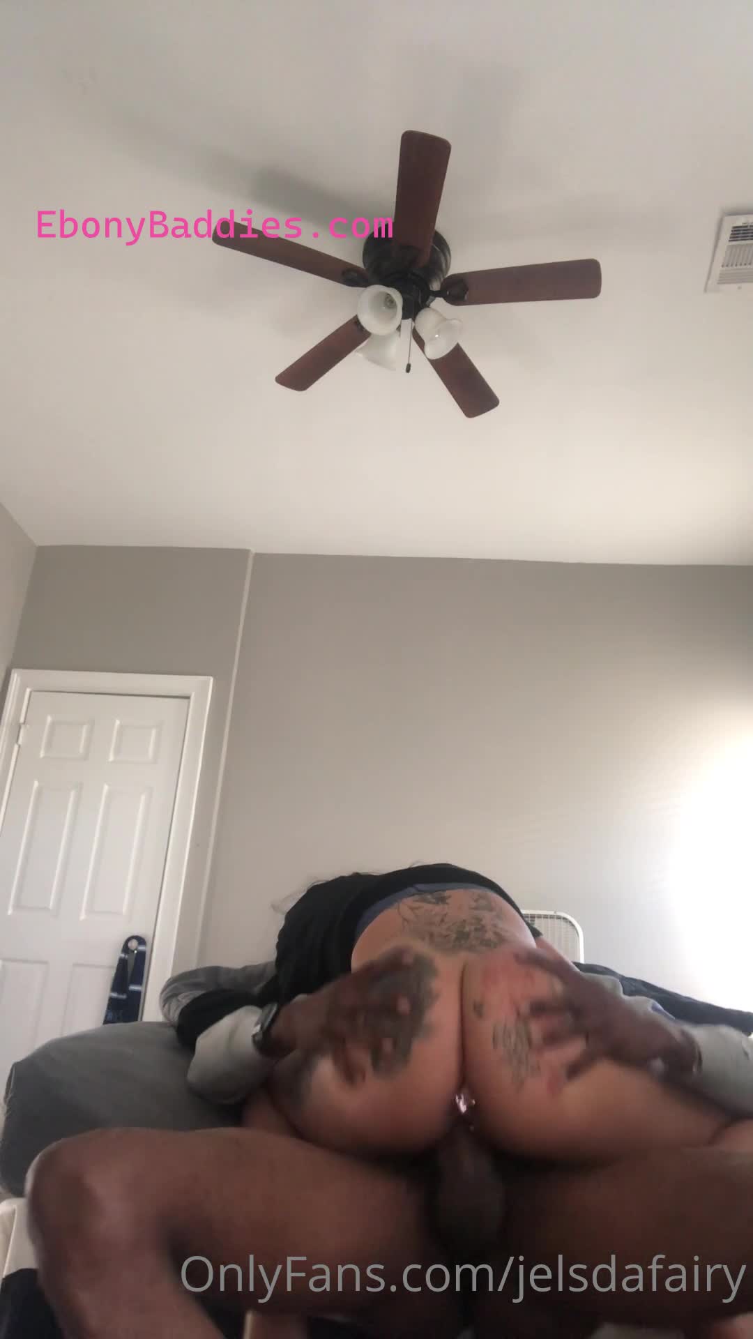 jelsdafairy cute lightskin giving good kneck and backshots 4