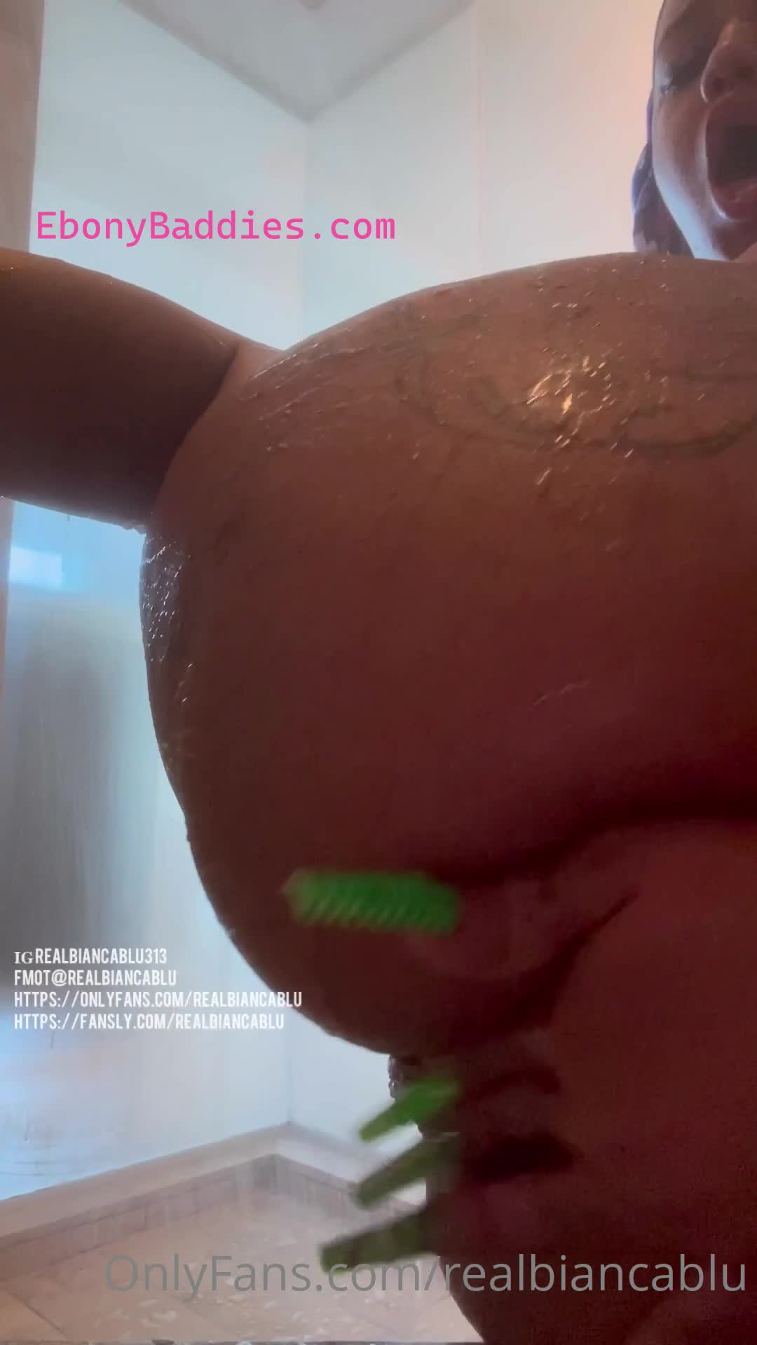 realbiancablu lightskin beauty thick big booty 16