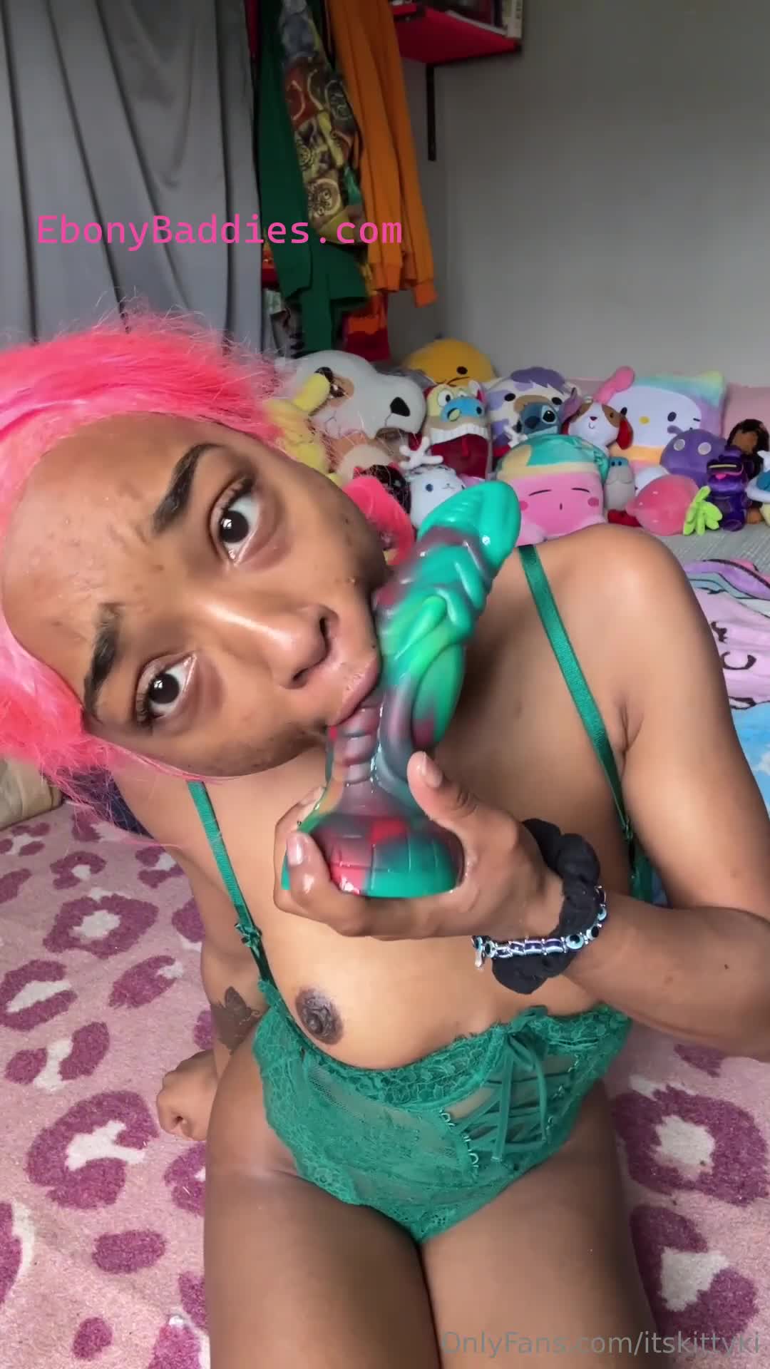 itskittyki petite cute girl solo play 7