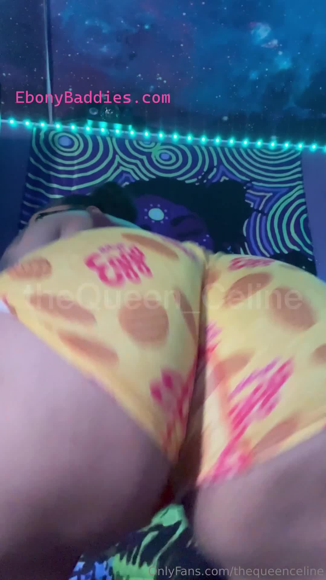 thequeenceline twerking lightskin thick bitch 51