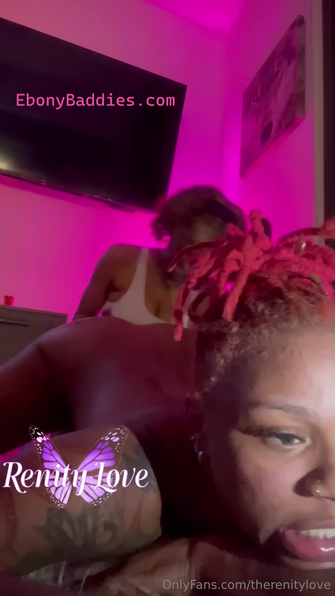 therenitylove playing with that pretty pussy 3