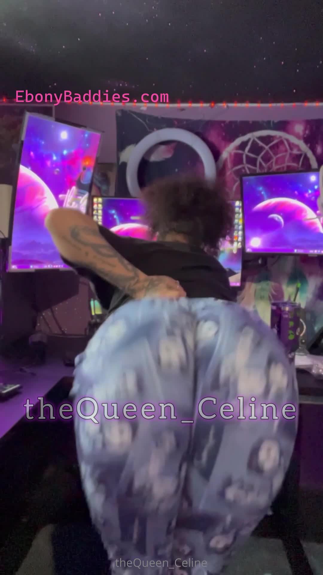 thequeenceline twerking lightskin thick bitch 14