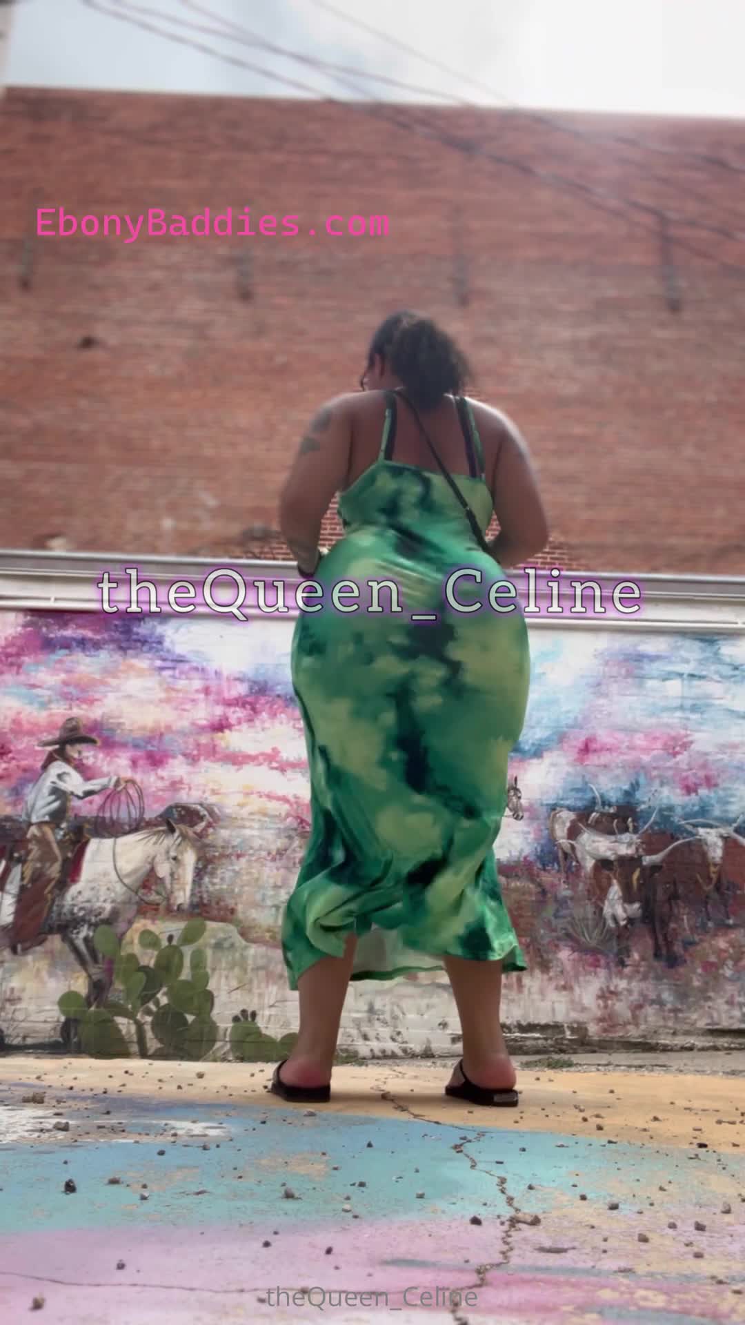 thequeenceline twerking lightskin thick bitch 11
