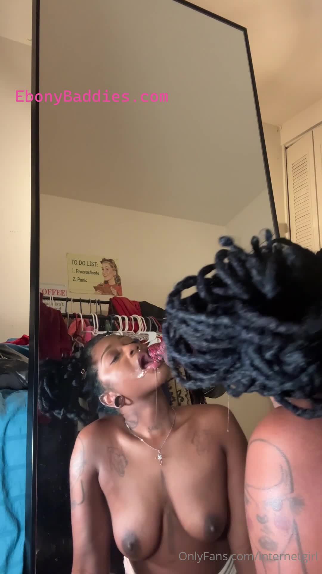 internetgirl sexy dark chocolate dildo play squirting twerking 1
