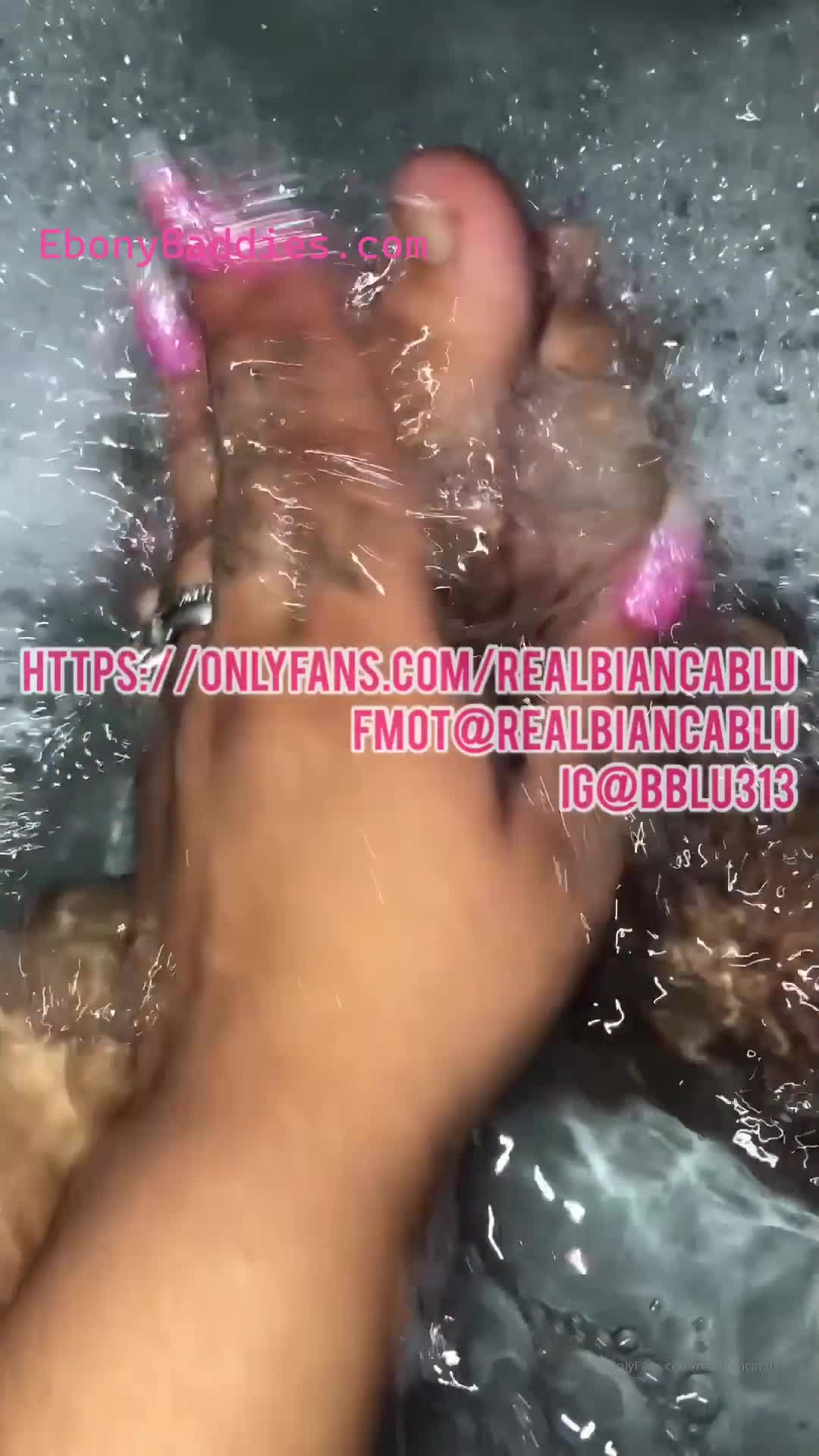 realbiancablu lightskin beauty thick big booty 39