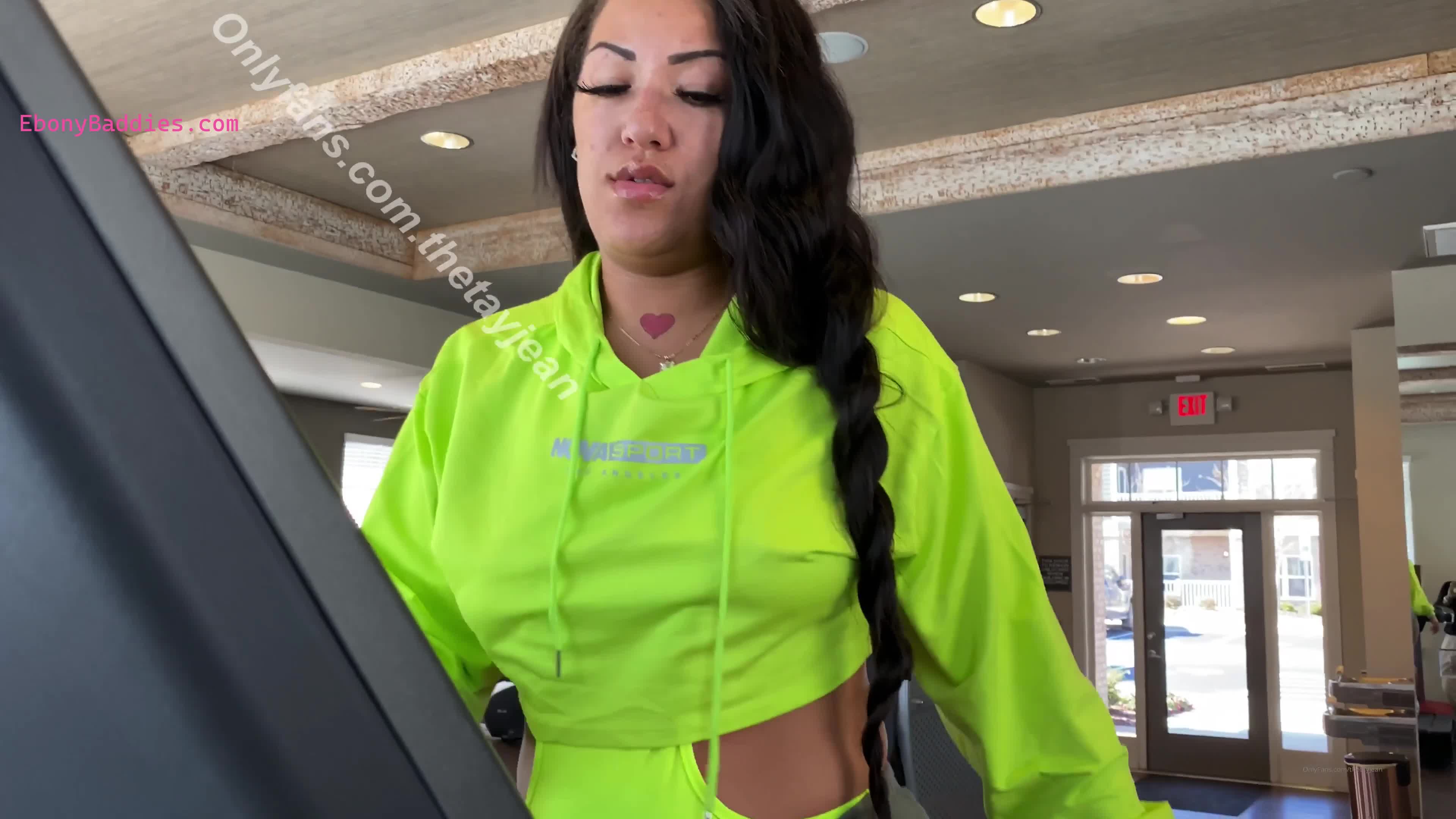 thetayjean the big booty street walker 22