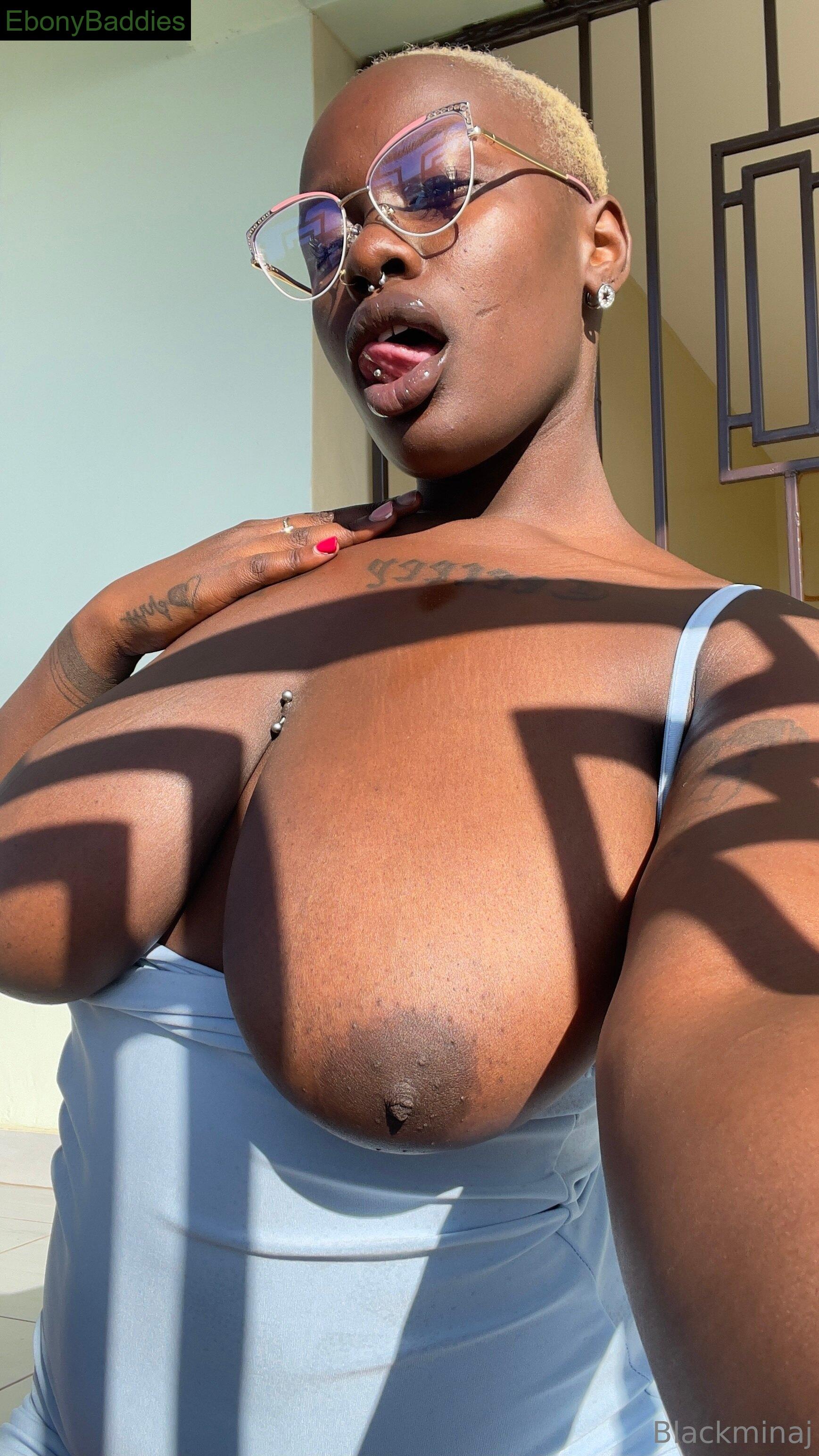 black-minaj feet