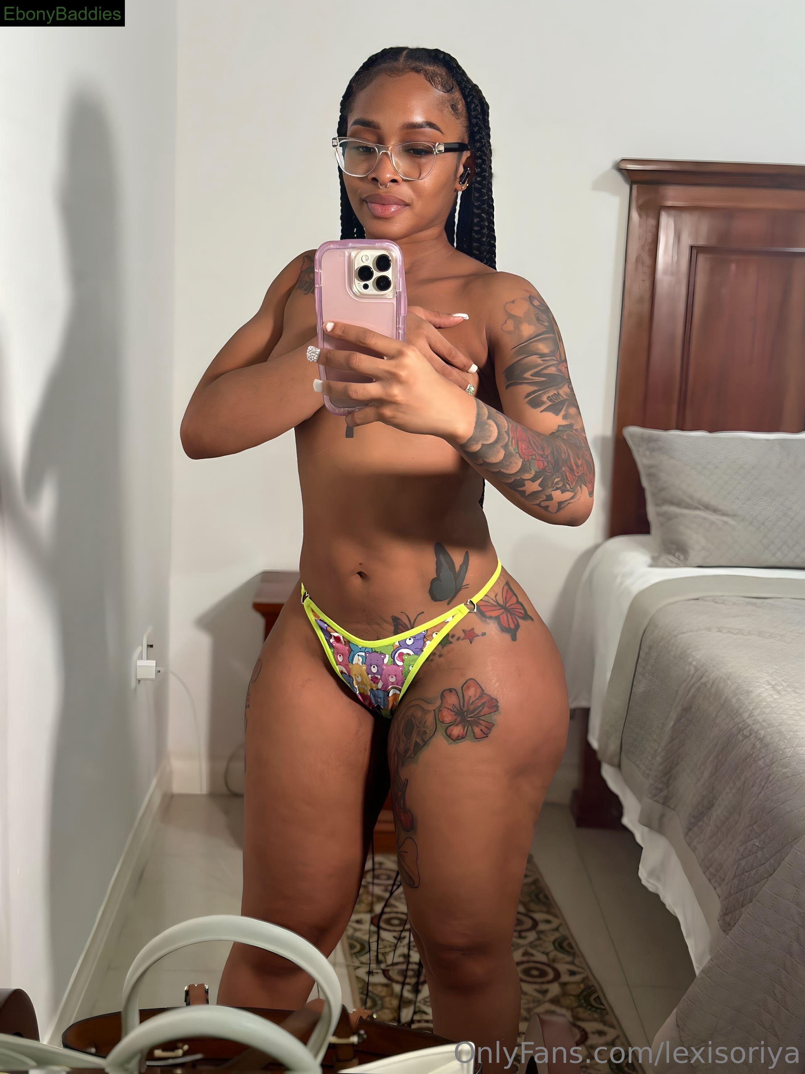 lexisoriya feet