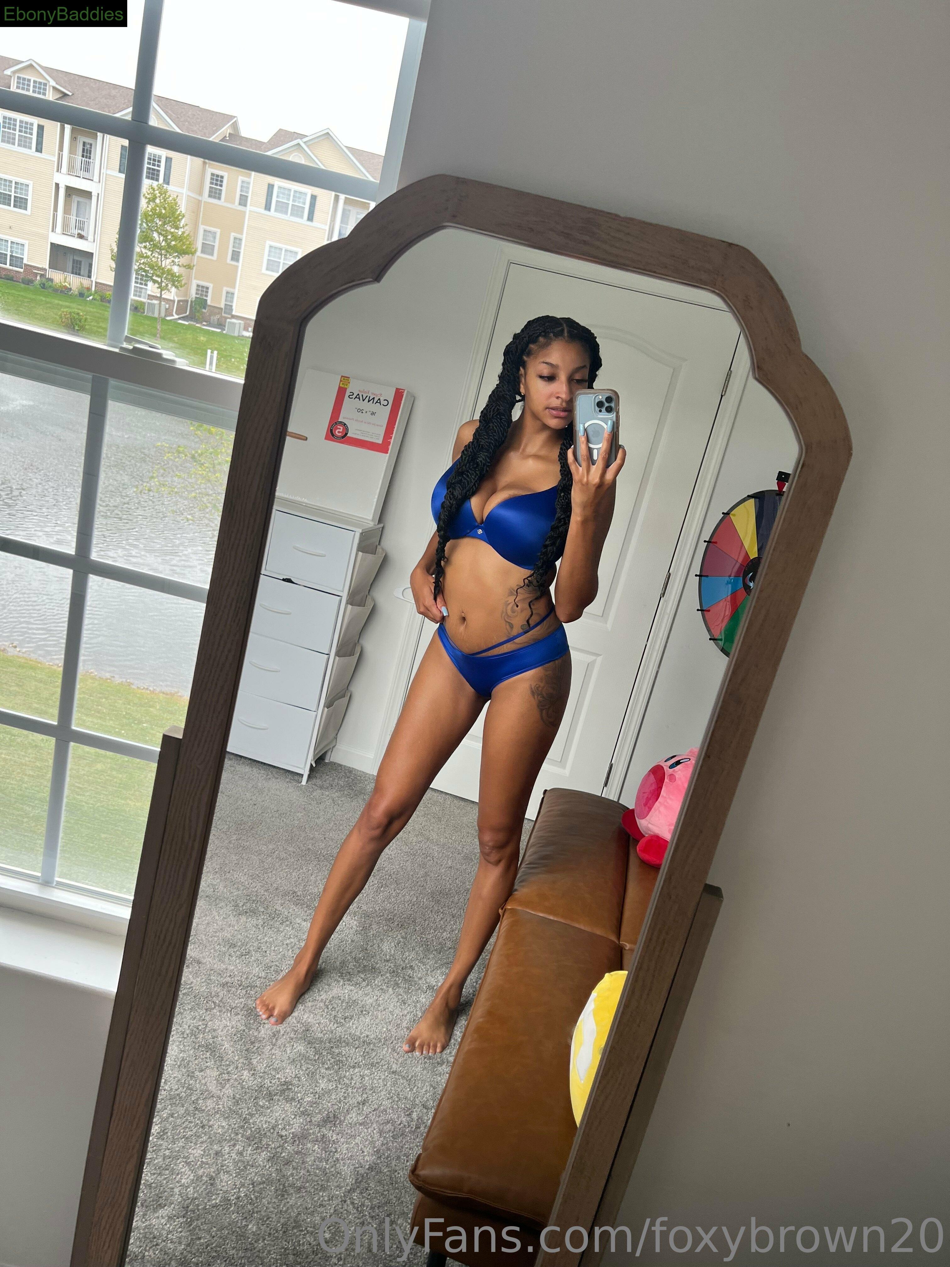 foxybrown20 feet