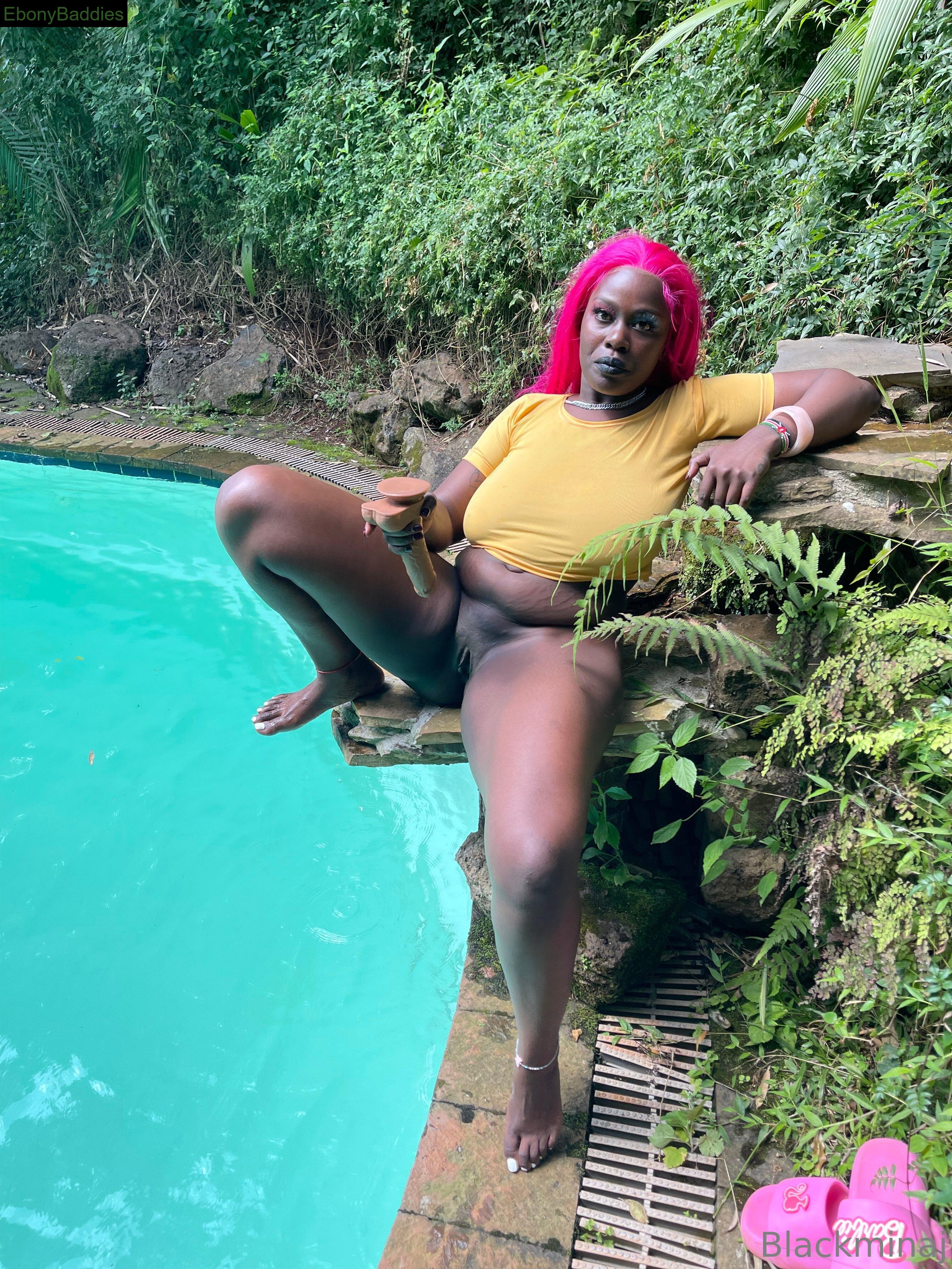 black-minaj ebony