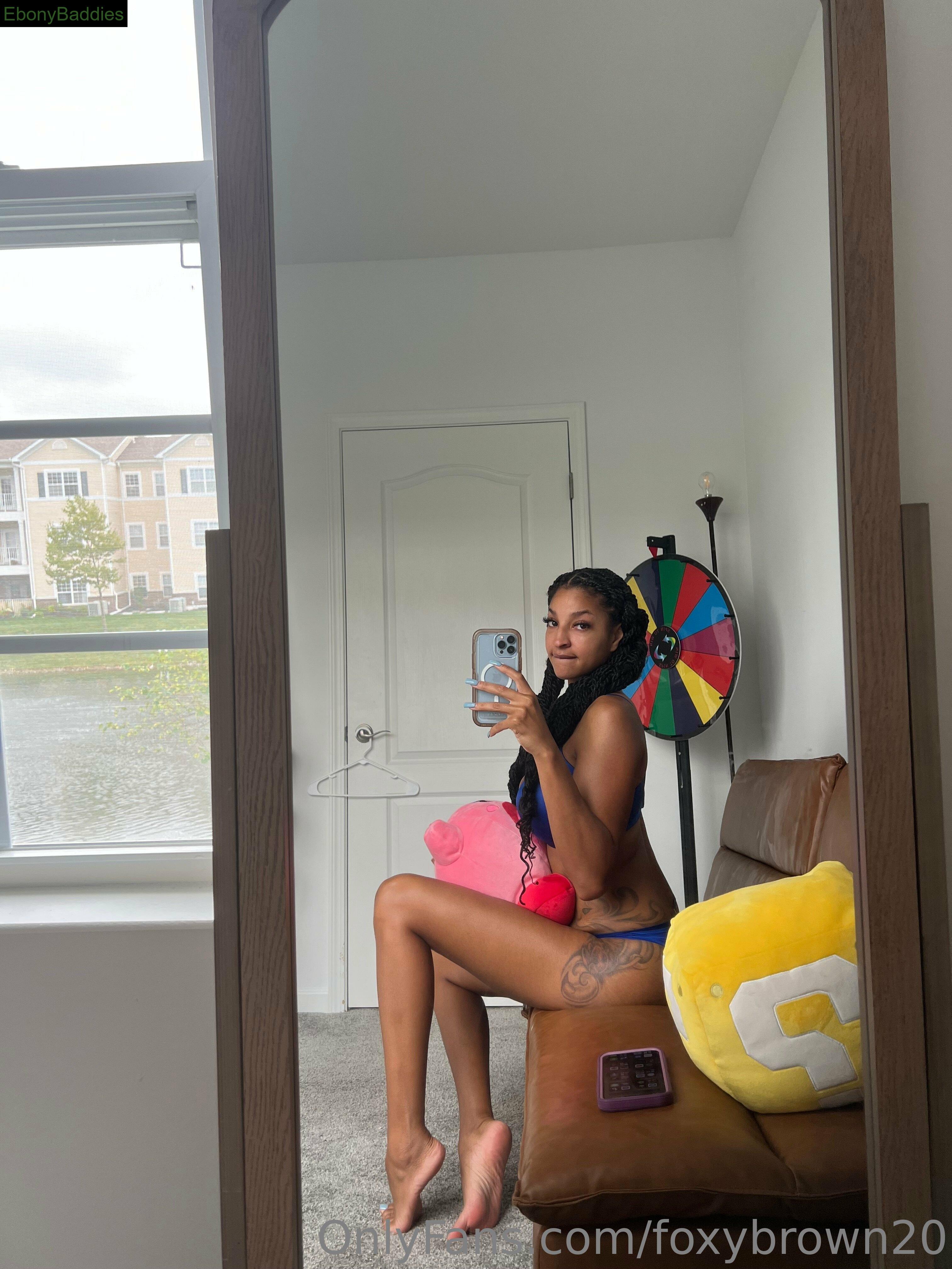 foxybrown20 feet