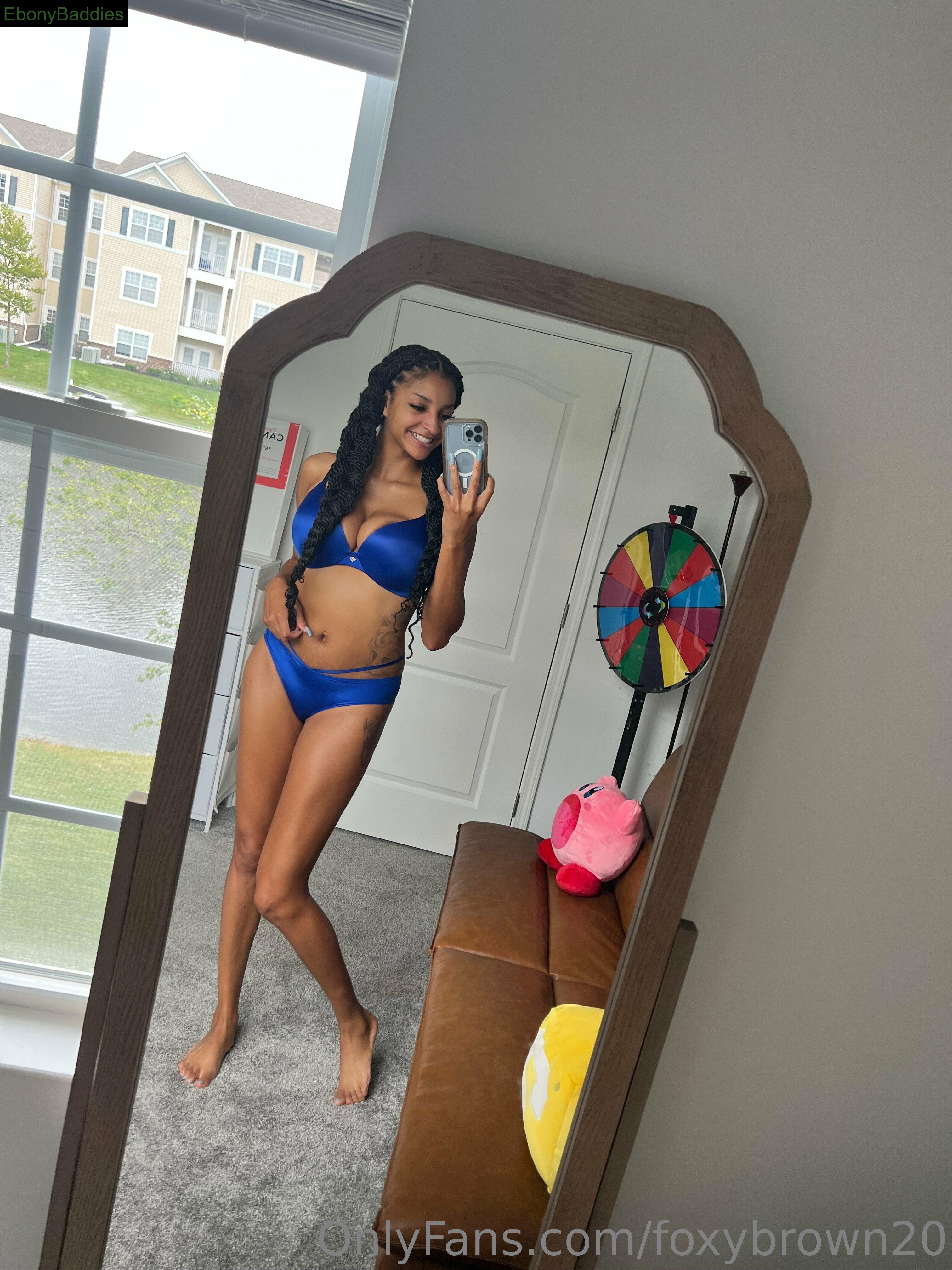 foxybrown20 feet