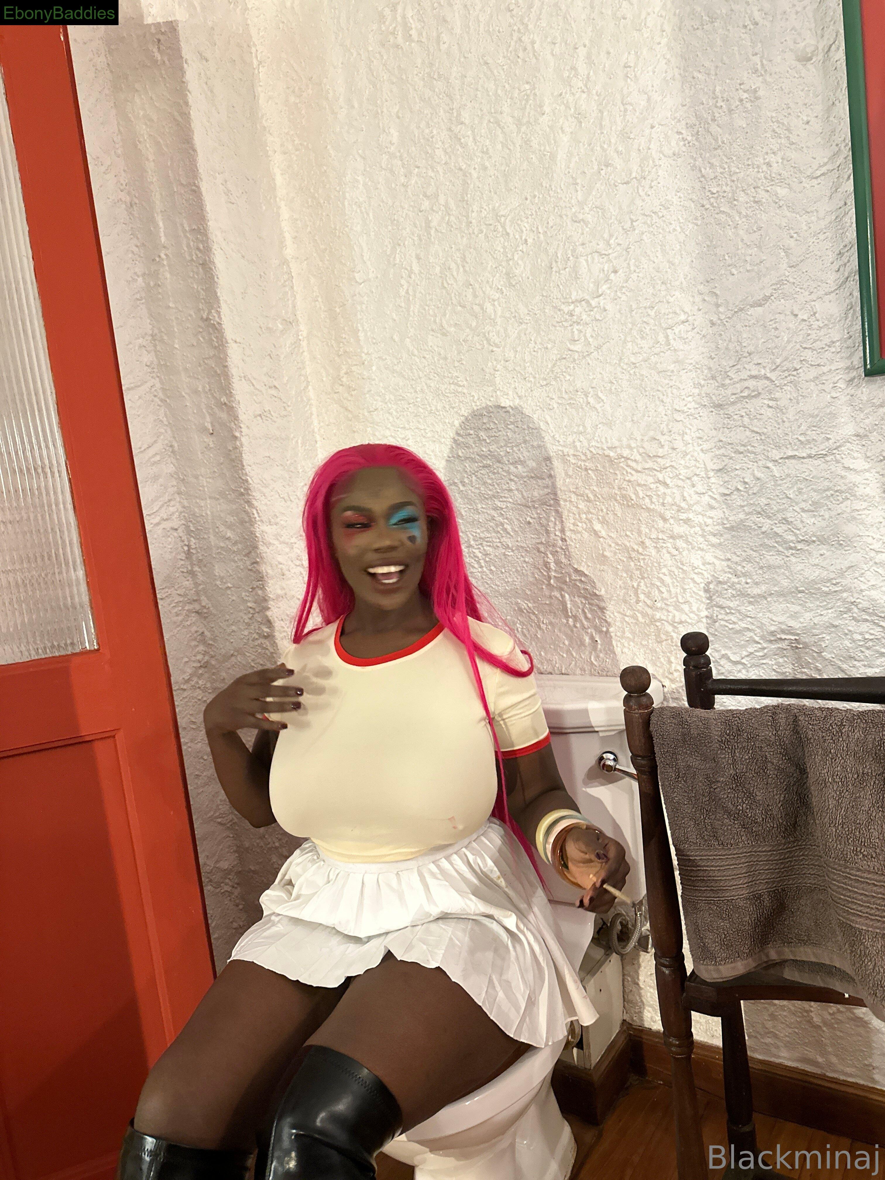black-minaj feet