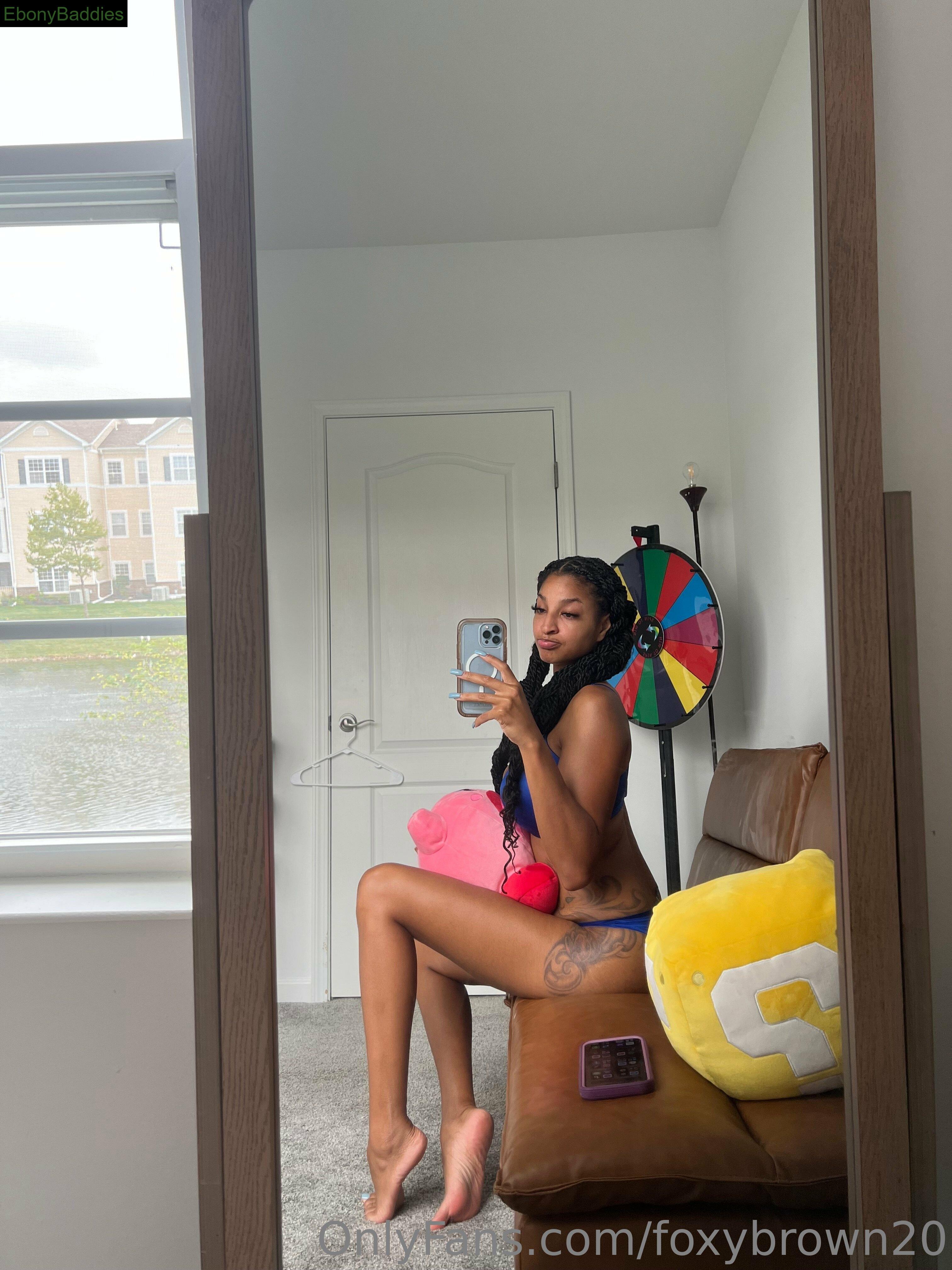 foxybrown20 feet