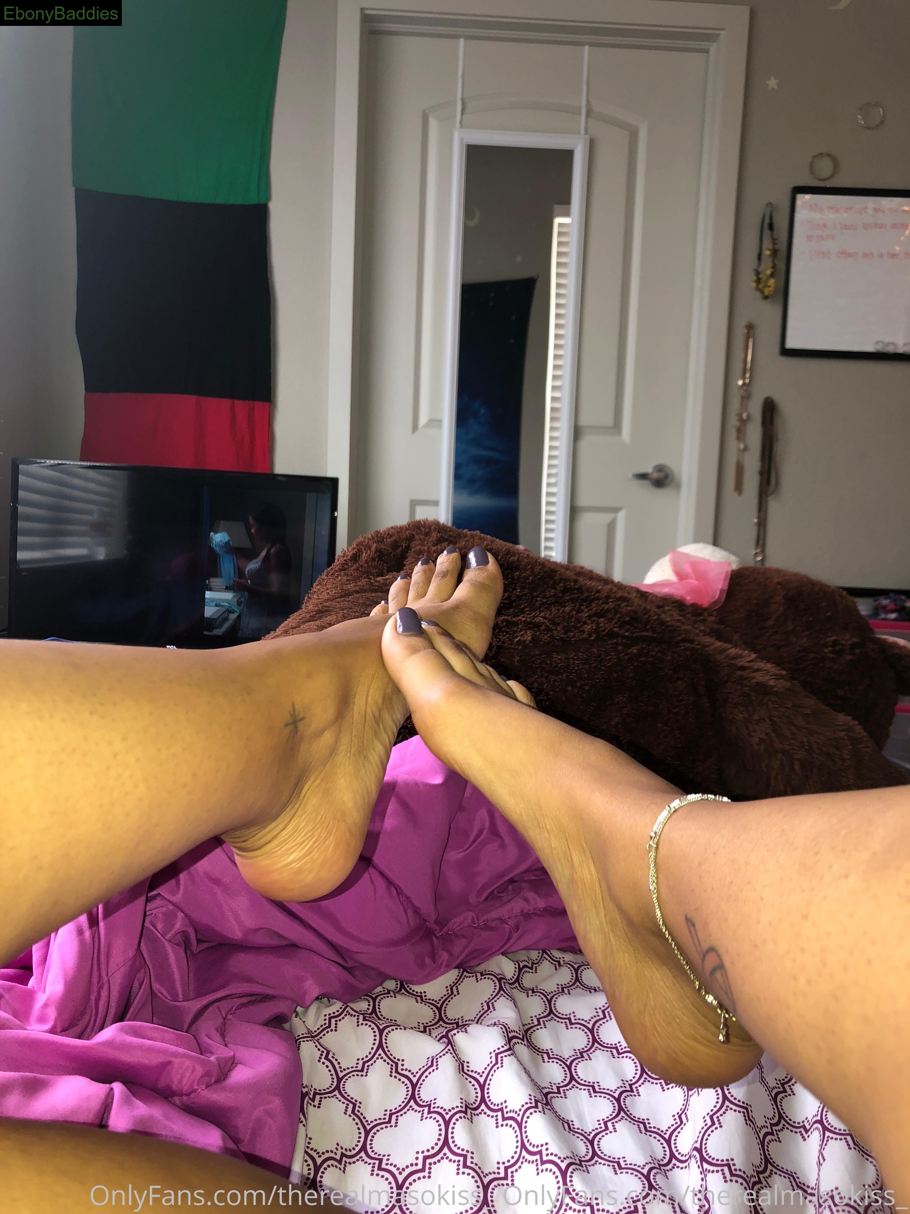 therealmasokiss_ feet