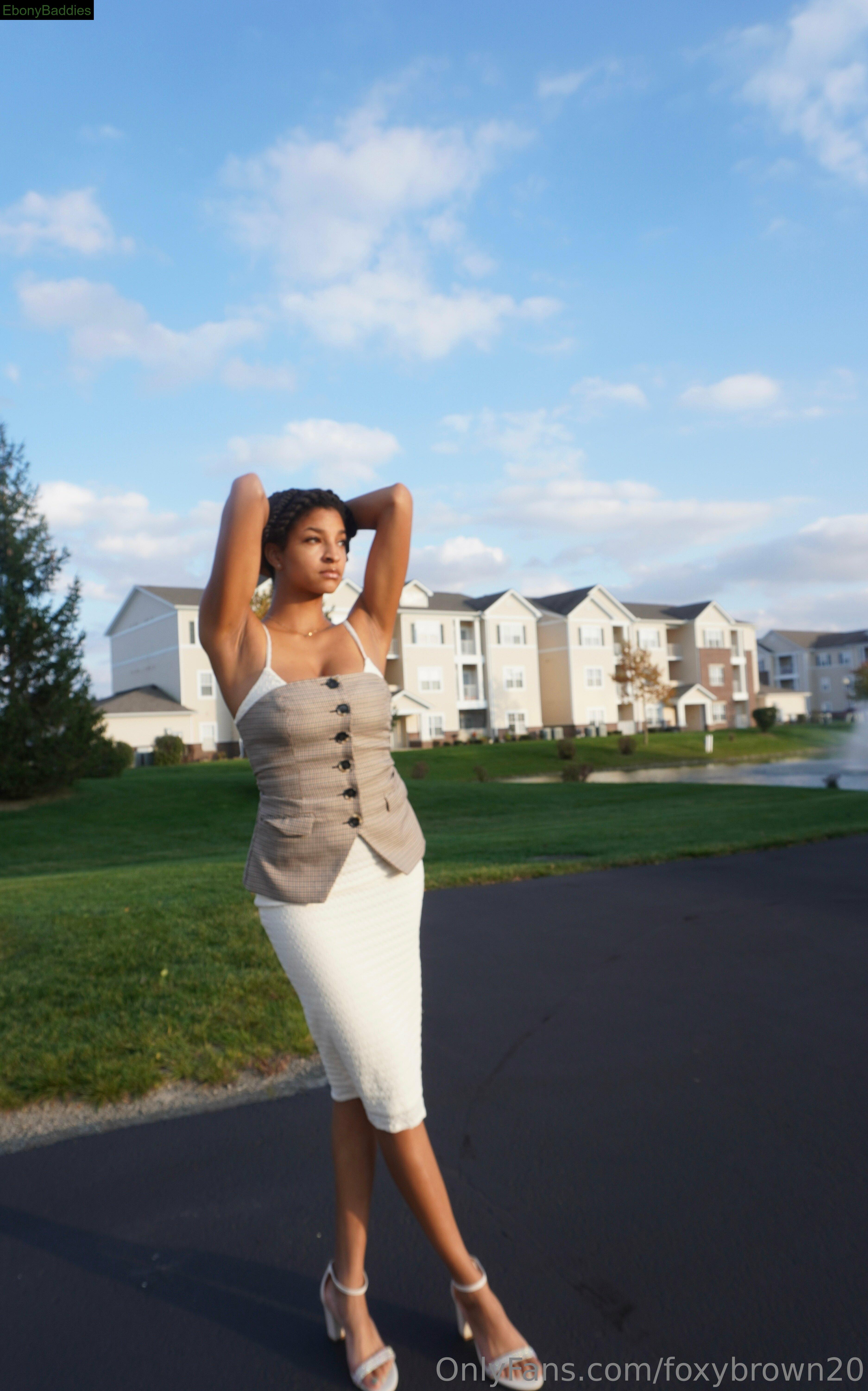foxybrown20 feet