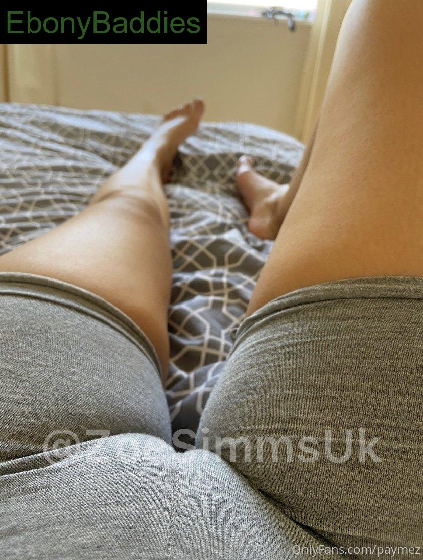 zoesimmsuk feet